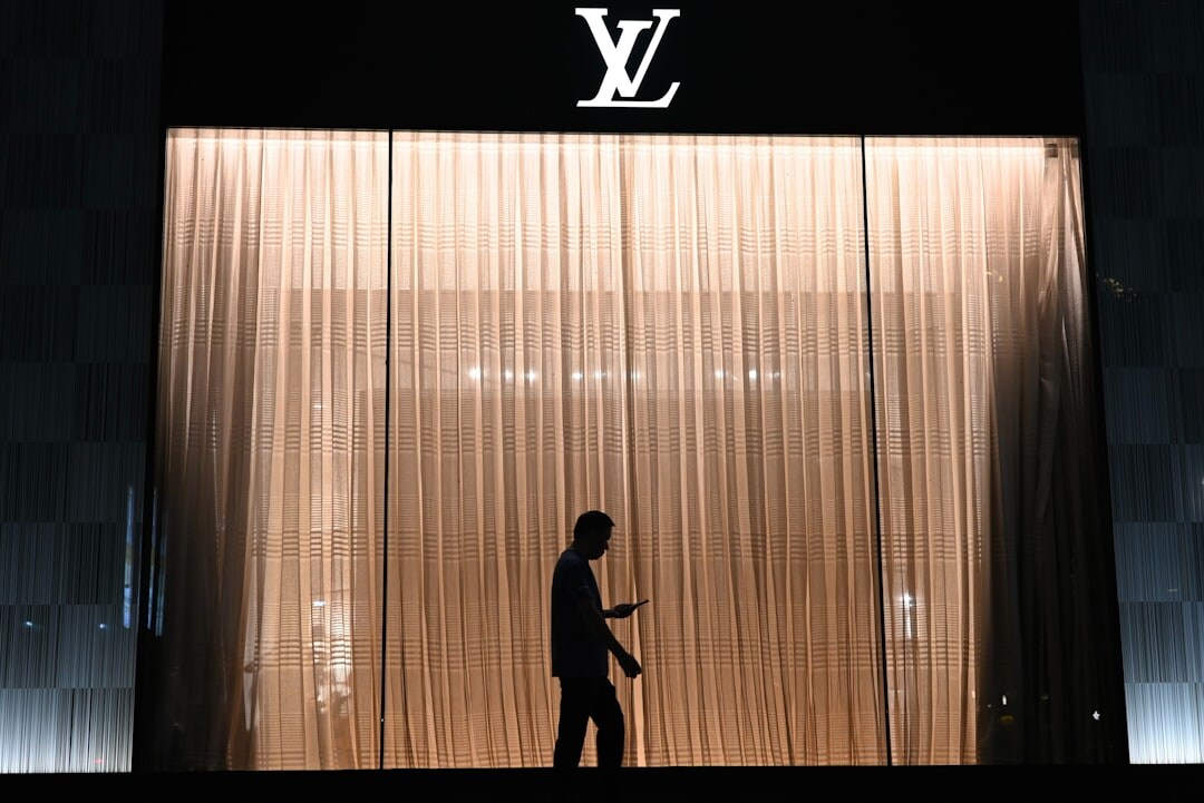 louis vuitton store display
